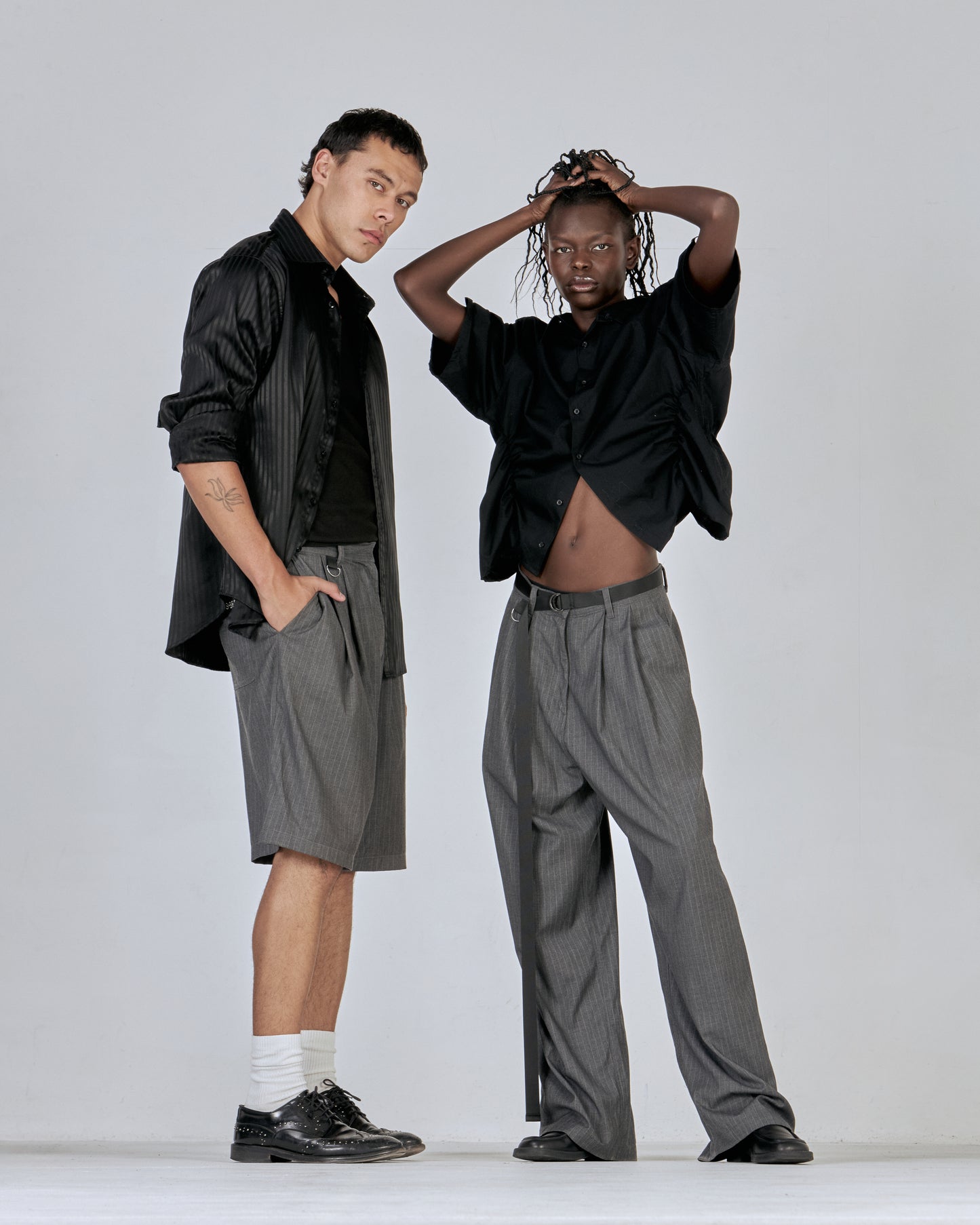 PINSTRIPE SUIT SHORT-GREY