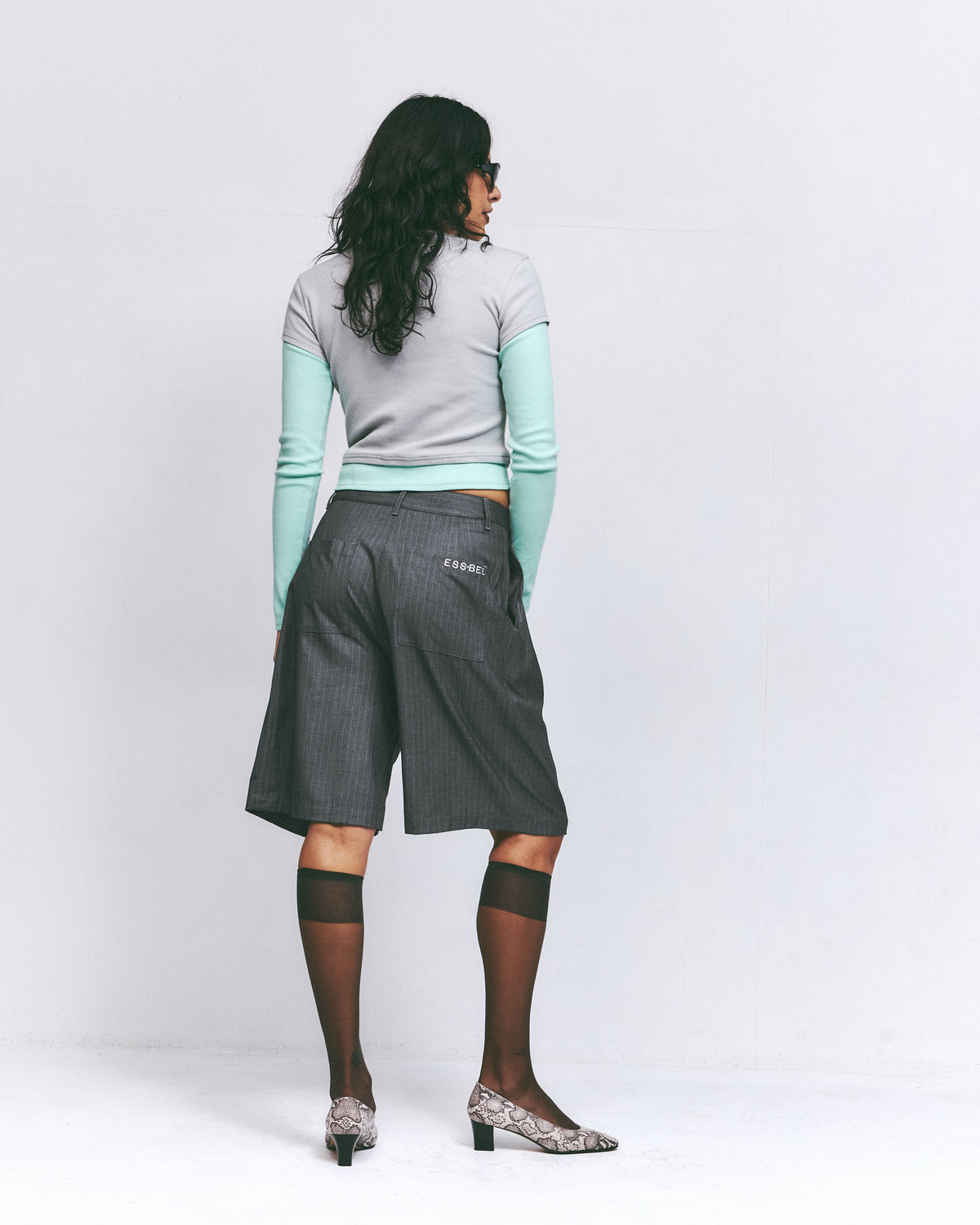PINSTRIPE SUIT SHORT-GREY