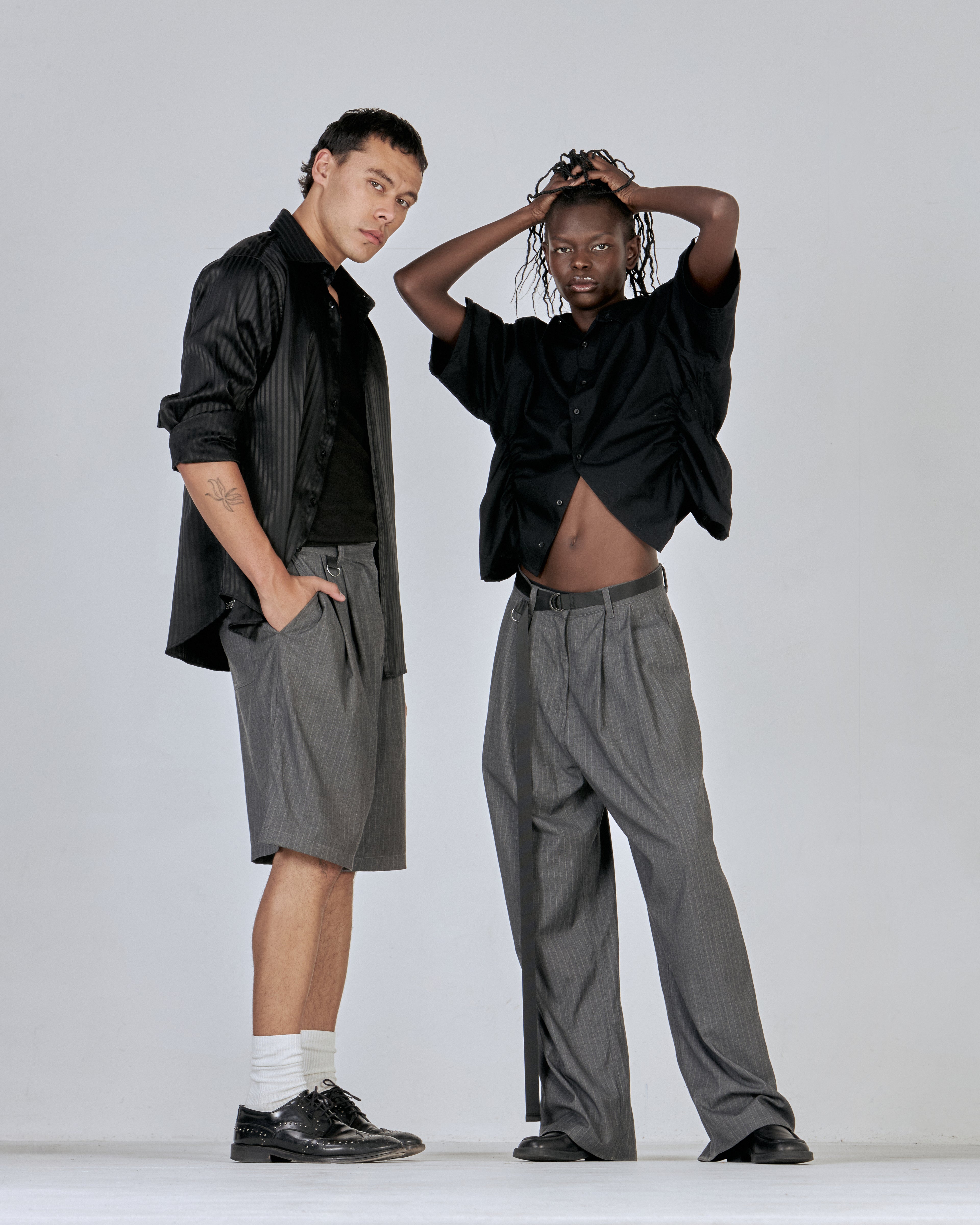 PINSTRIPE SUIT SHORT-GREY