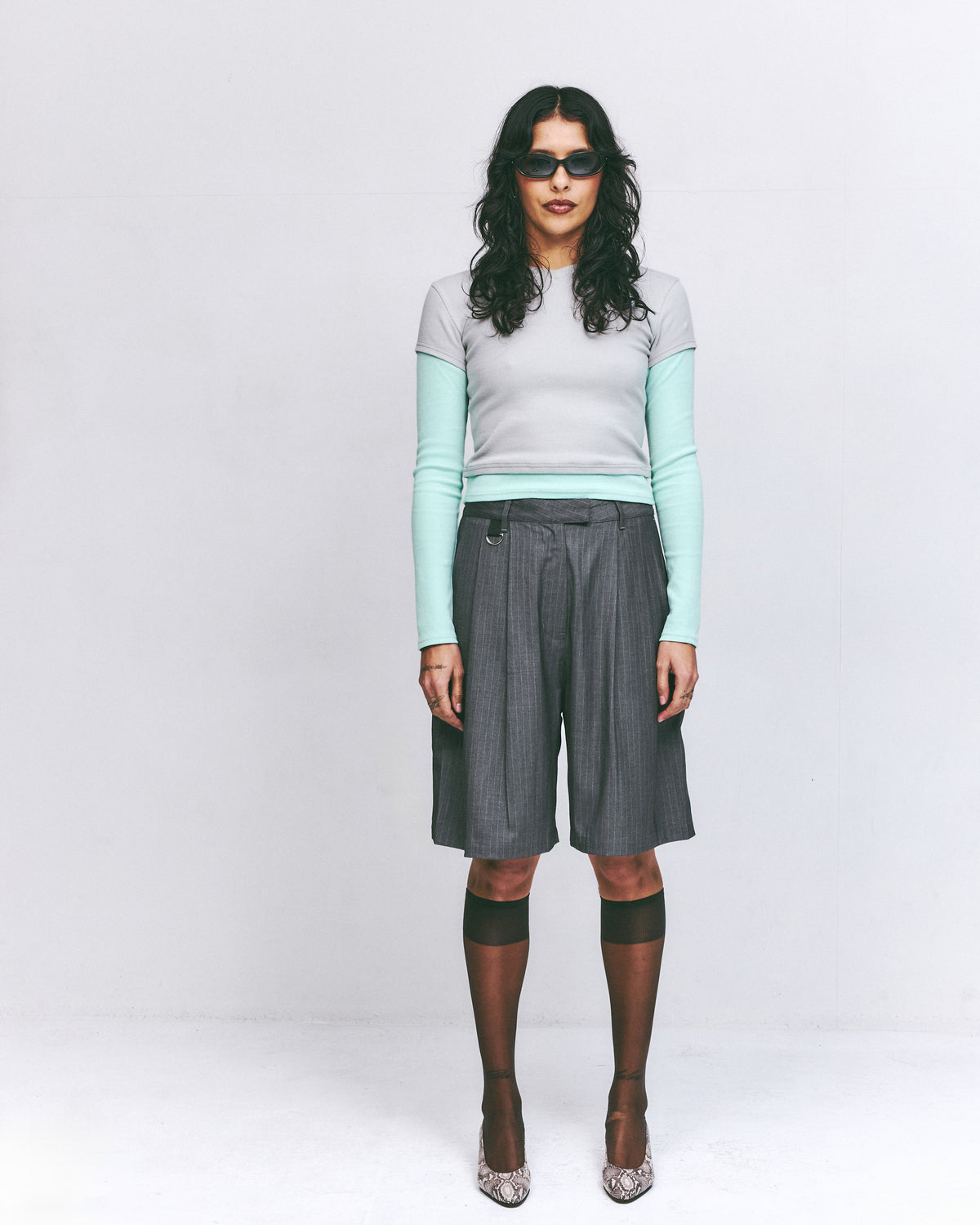 PINSTRIPE SUIT SHORT-GREY