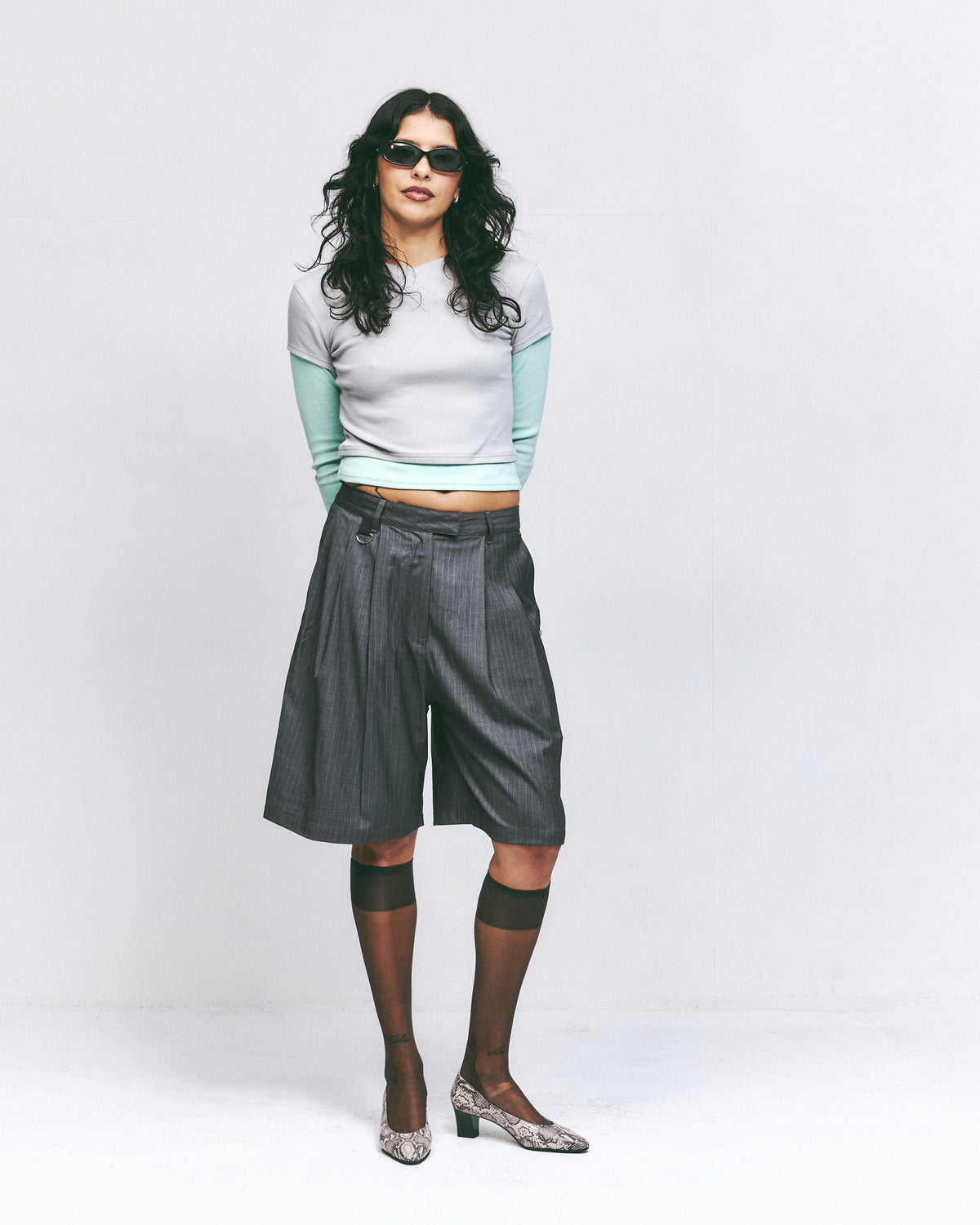 PINSTRIPE SUIT SHORT-GREY