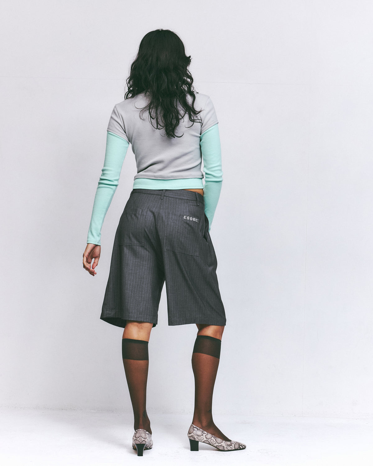 PINSTRIPE SUIT SHORT-GREY