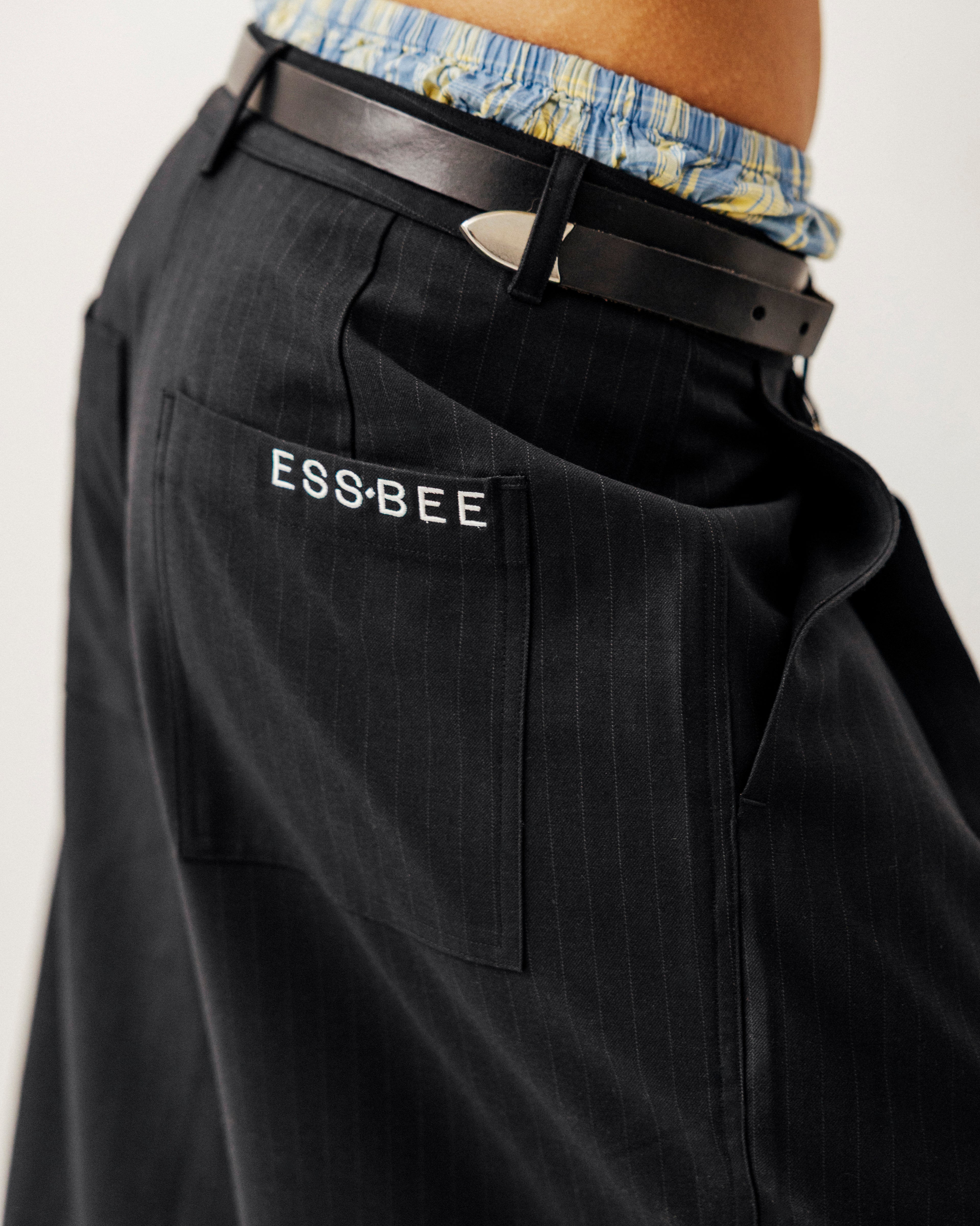 PINSTRIPE SHORT- BLACK